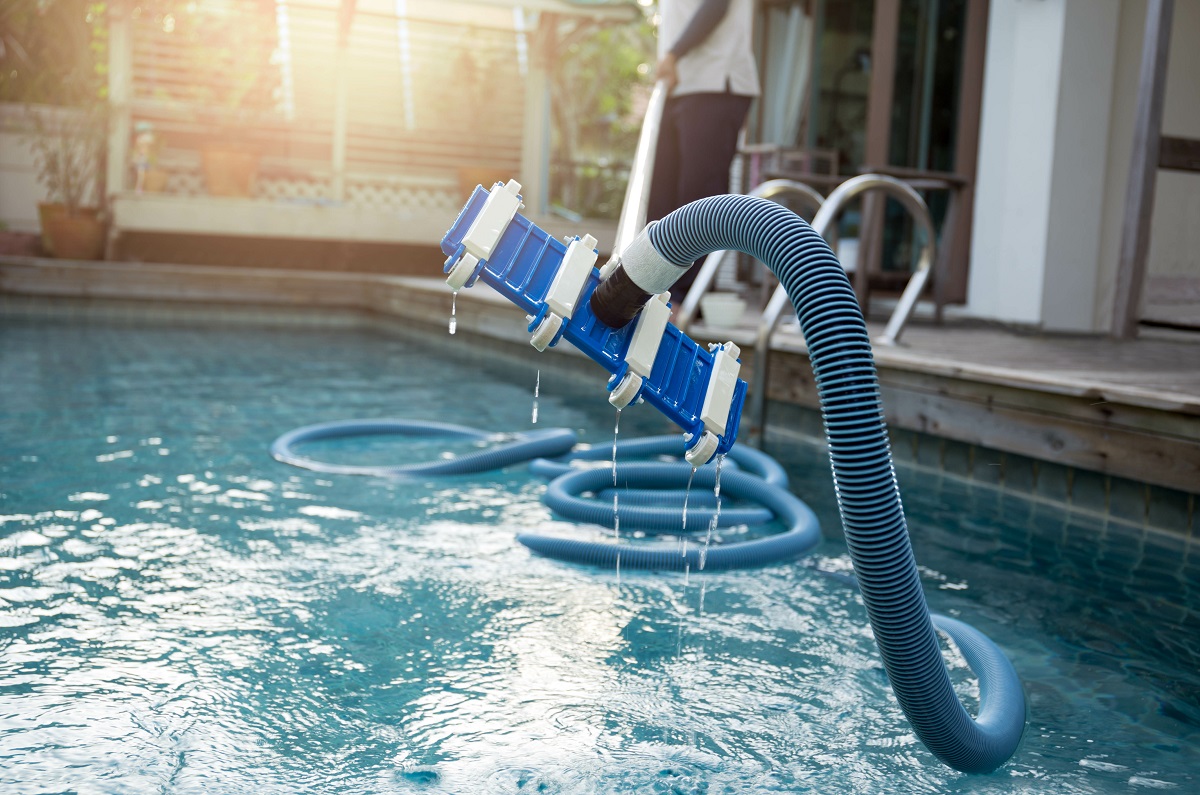 Swimming pool clearance vacuum cleaners